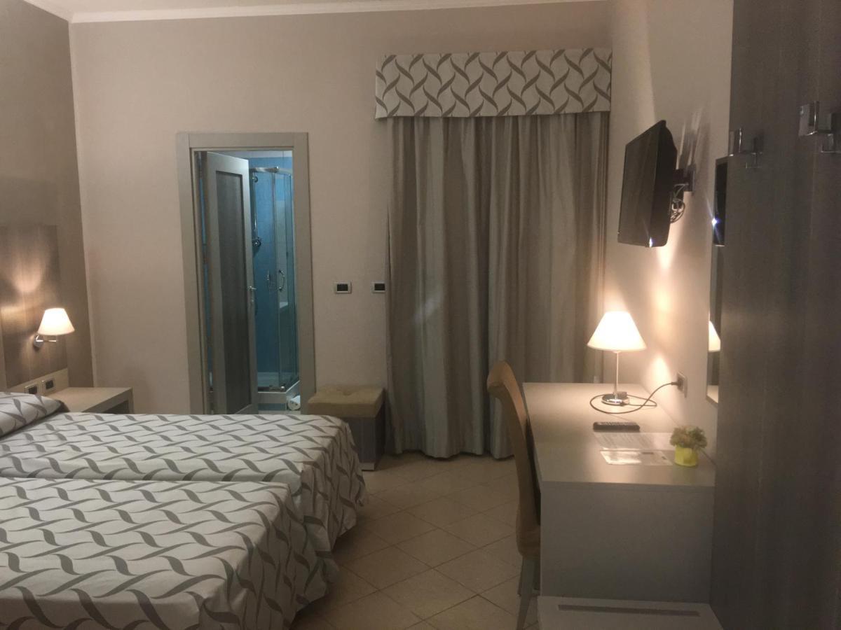 Hotel Niagara 카탄차로 외부 사진