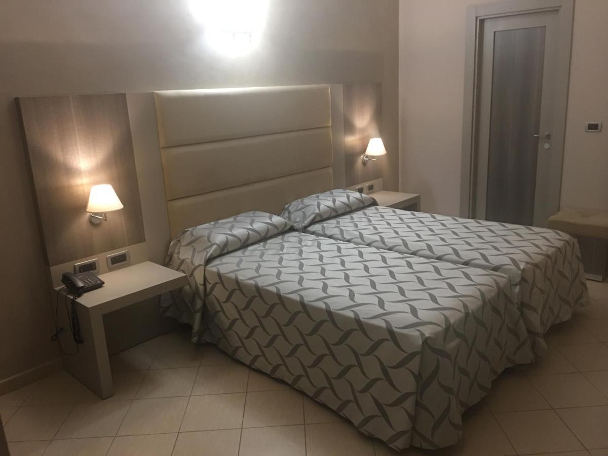 Hotel Niagara 카탄차로 외부 사진