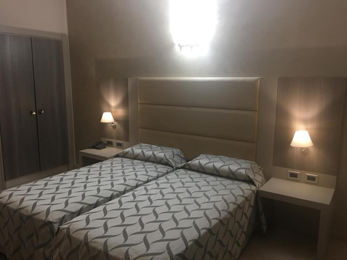 Hotel Niagara 카탄차로 외부 사진