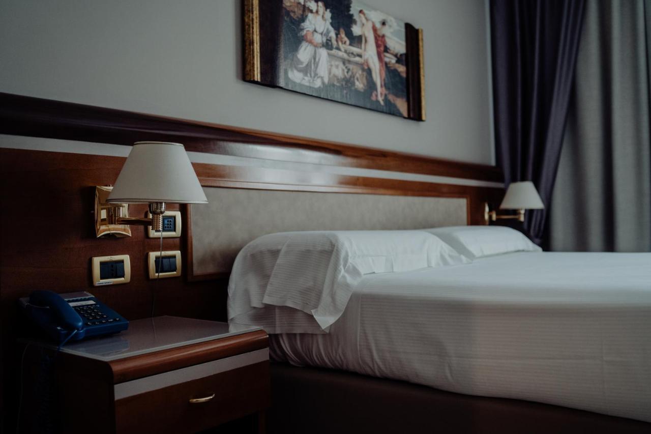 Hotel Niagara 카탄차로 외부 사진