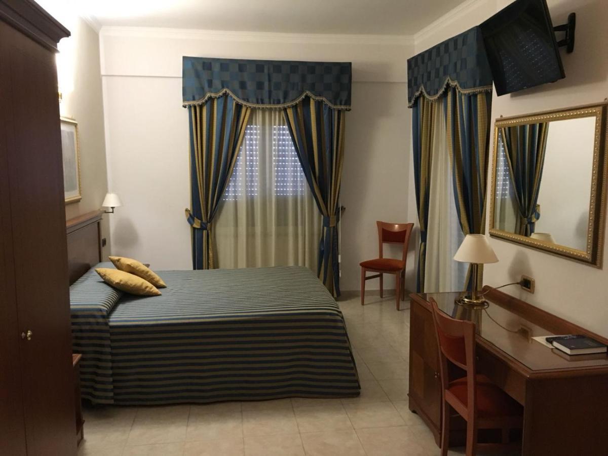 Hotel Niagara 카탄차로 외부 사진