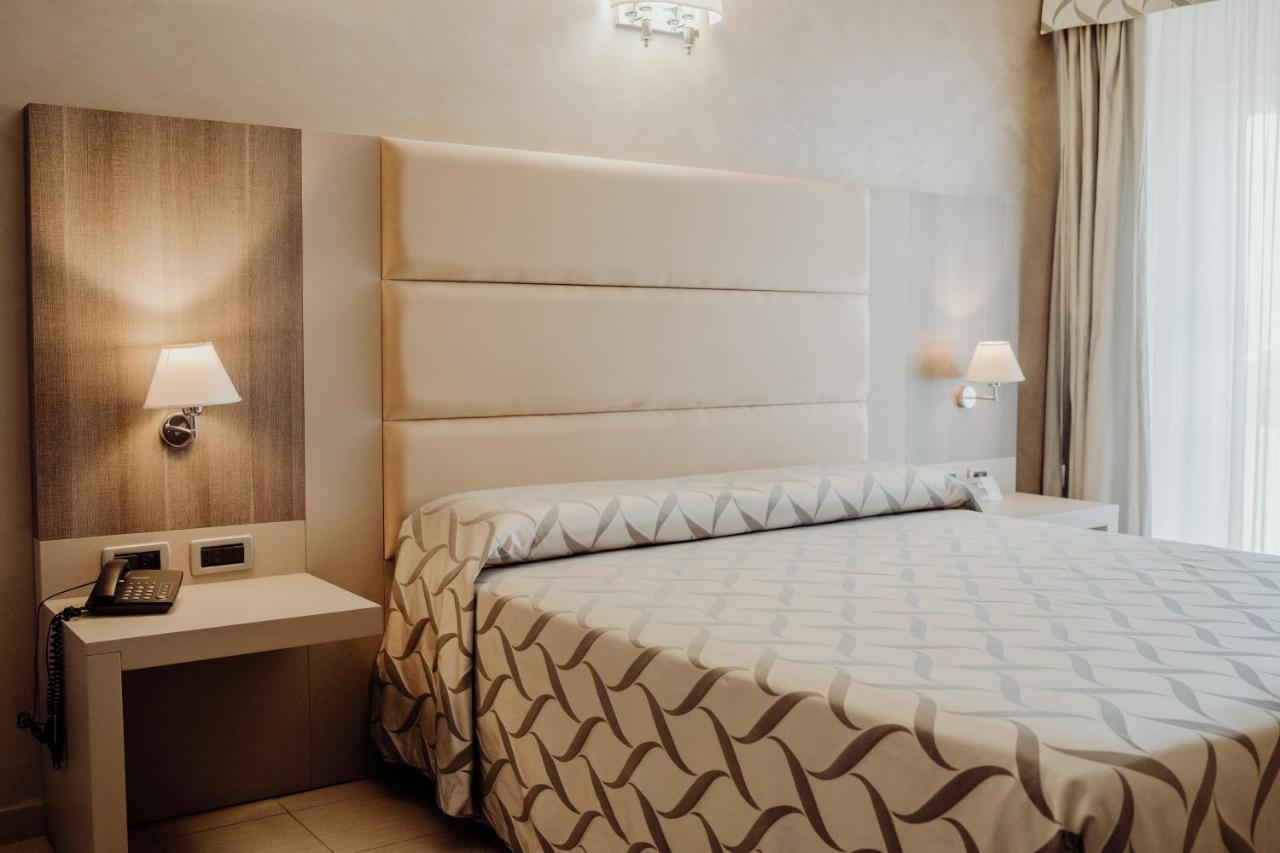 Hotel Niagara 카탄차로 외부 사진