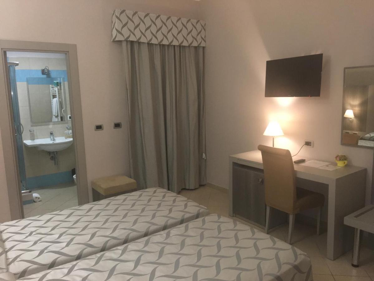 Hotel Niagara 카탄차로 외부 사진
