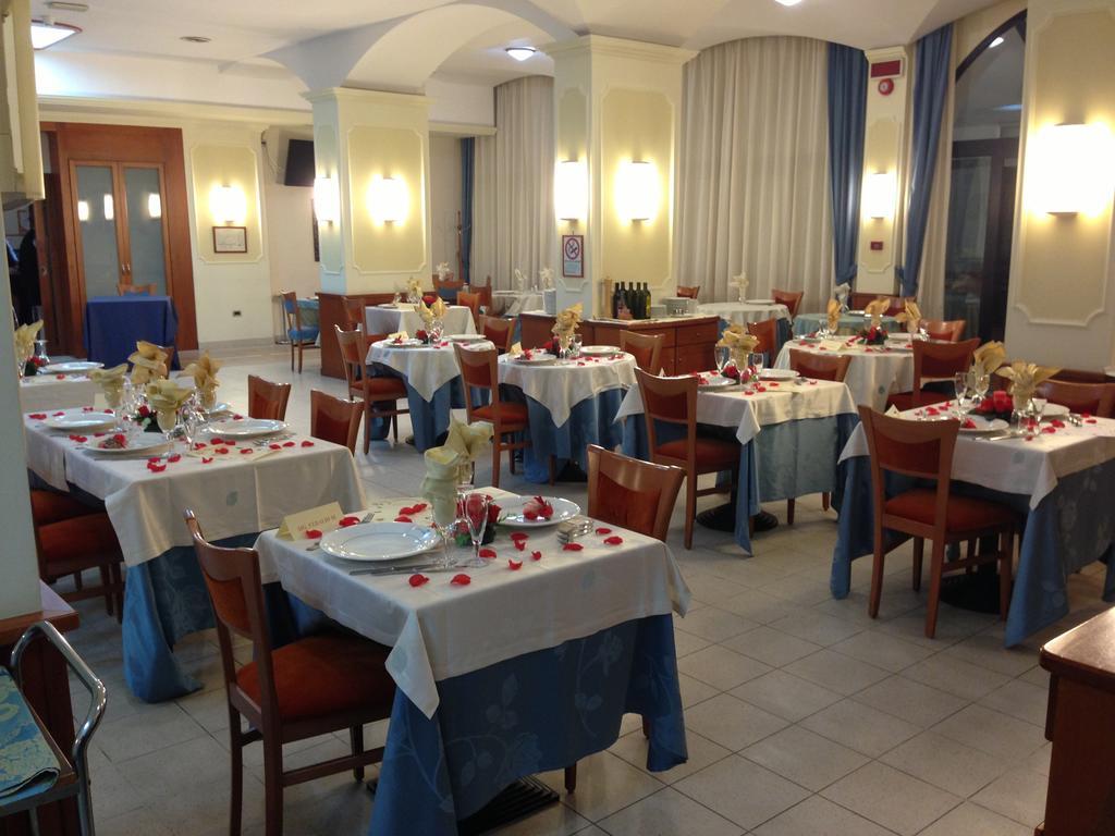 Hotel Niagara 카탄차로 외부 사진