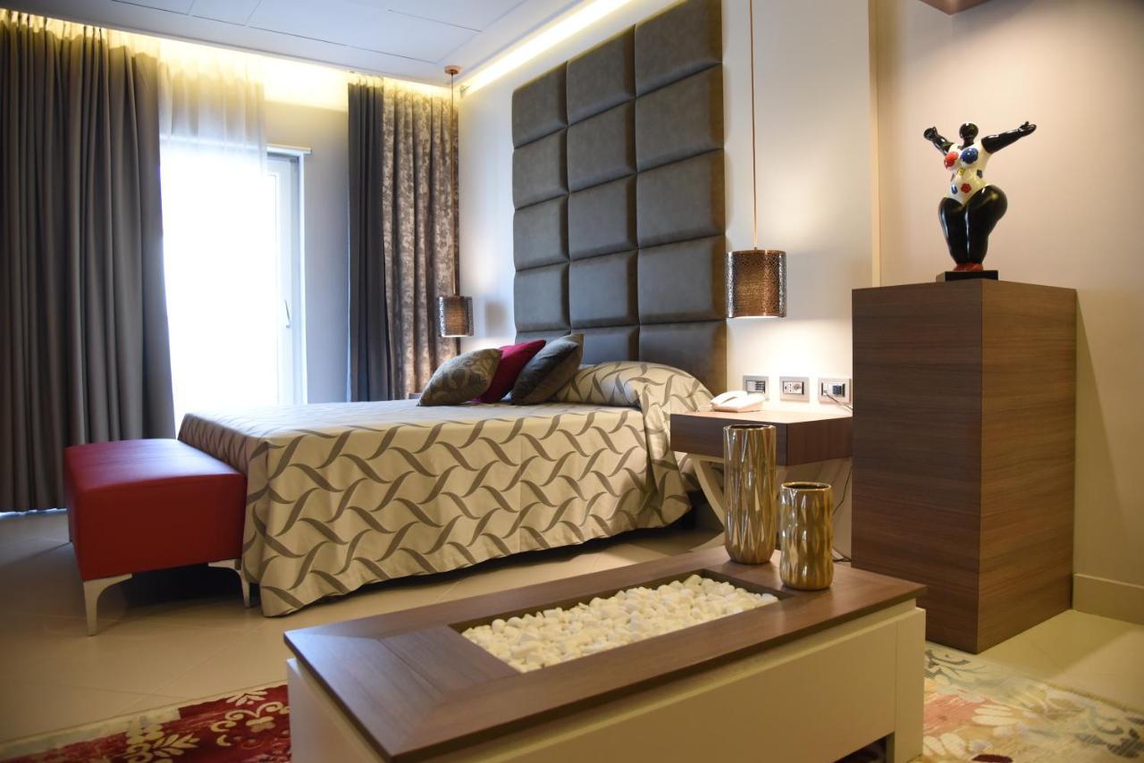 Hotel Niagara 카탄차로 외부 사진