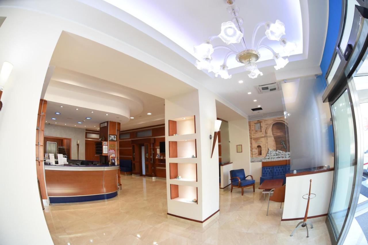 Hotel Niagara 카탄차로 외부 사진
