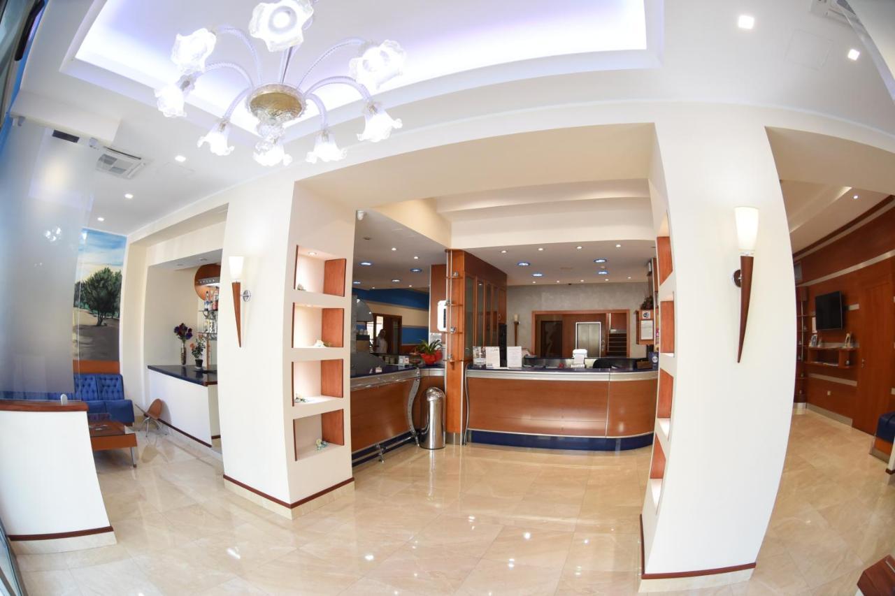 Hotel Niagara 카탄차로 외부 사진