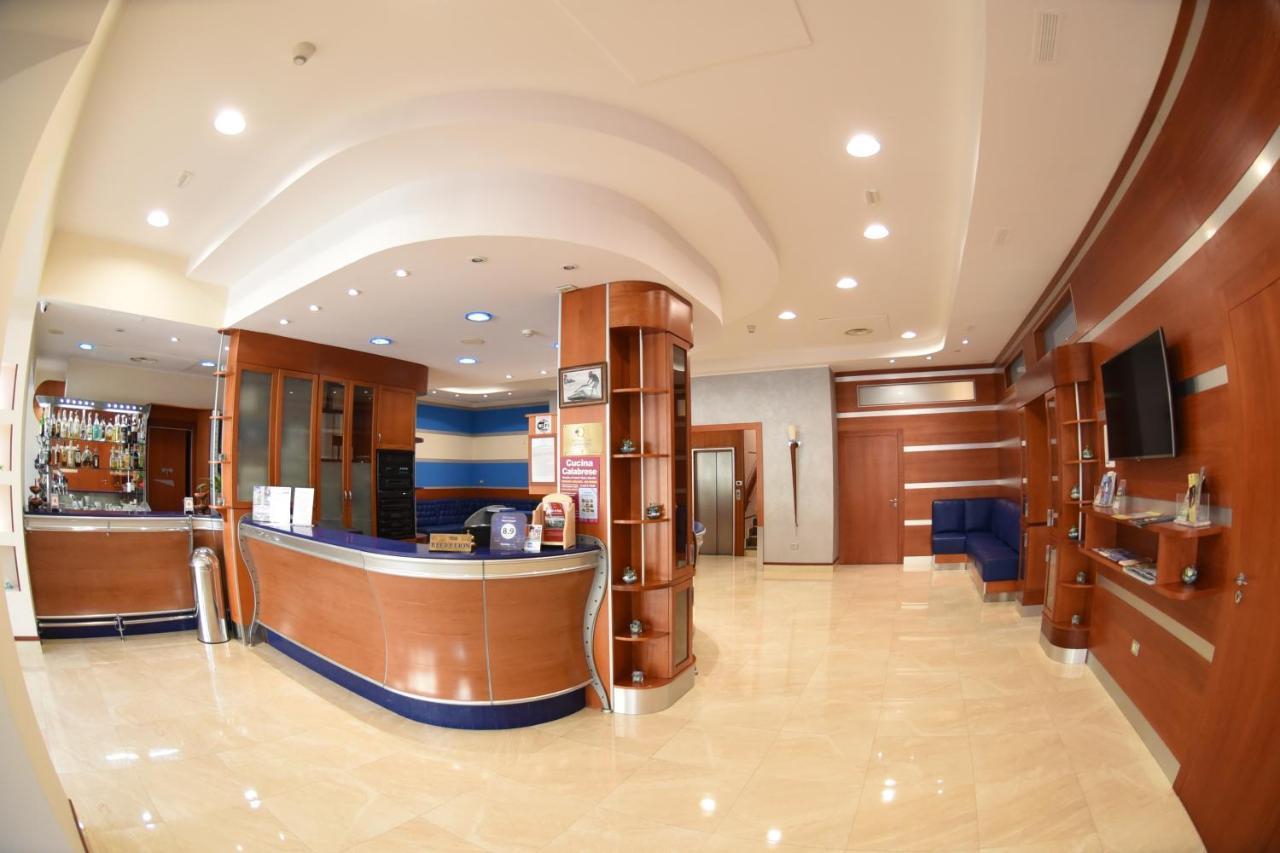 Hotel Niagara 카탄차로 외부 사진